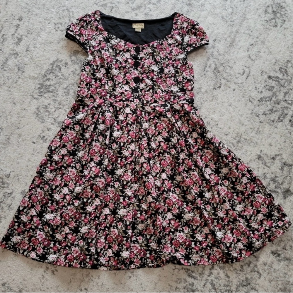 LAST CALL - BEING DONATED SOON Lindy Bop rose floral button detail dress